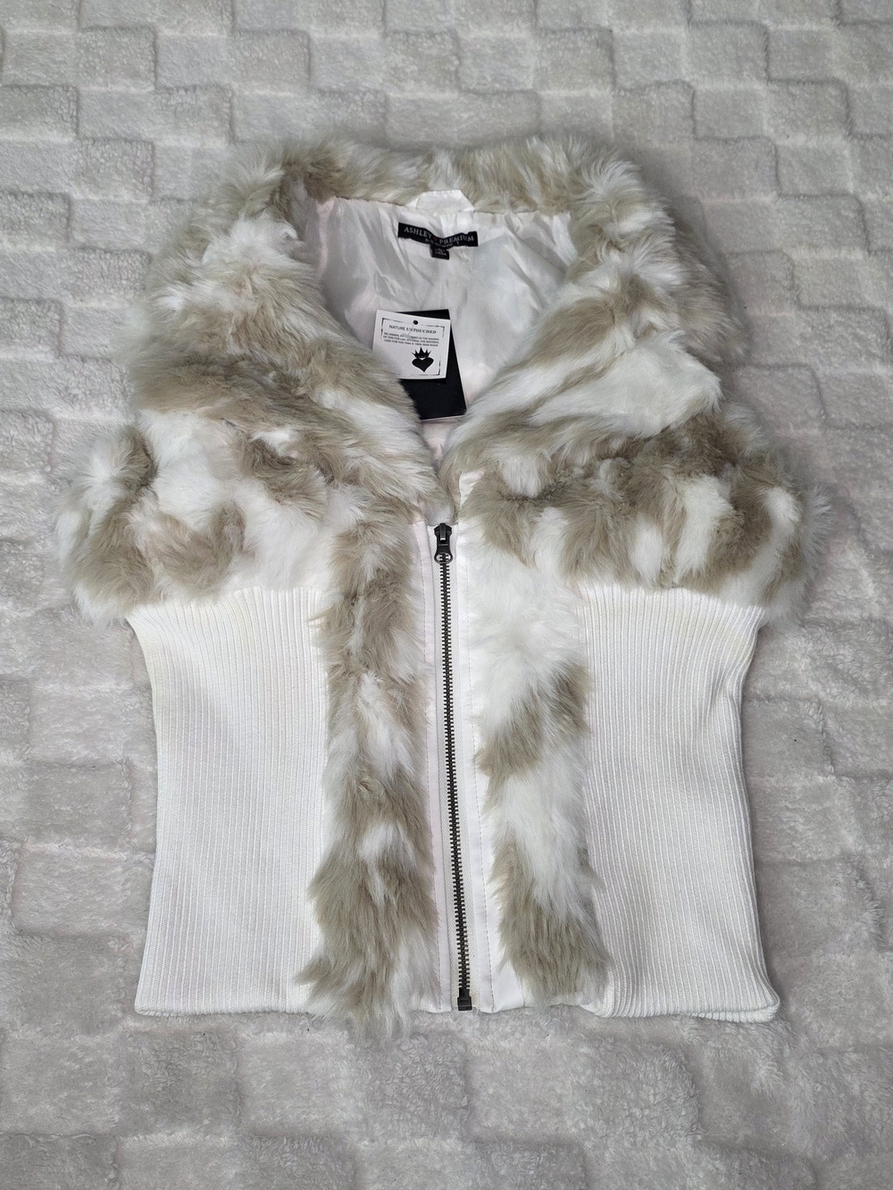 ASHLEY BY 26 INTERNATIONAL FAUX FUR TRIM RIBBED VEST WHITE+CREAM SIZE LARGE NWT